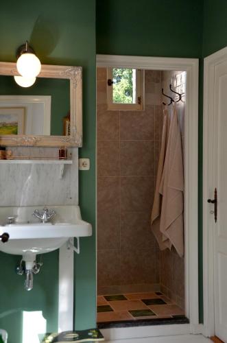 a bathroom with a sink and a shower at B&B Gerlachus in Valkenburg