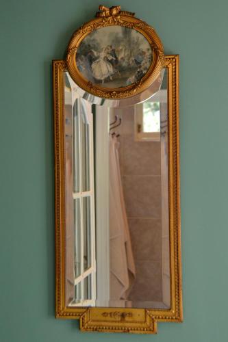 a mirror hanging on a wall in a room at B&B Gerlachus in Valkenburg