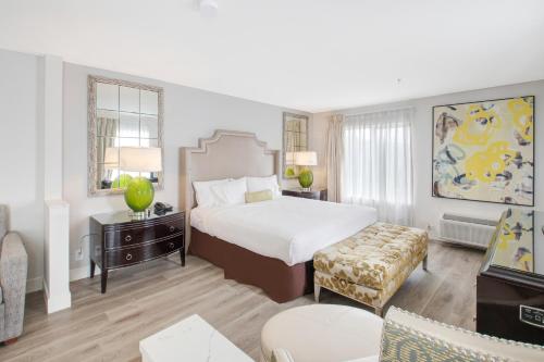 a bedroom with a bed and a living room at Elkotel in Elko