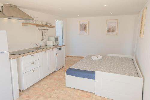 Dapur atau dapur kecil di Sea View Pool House