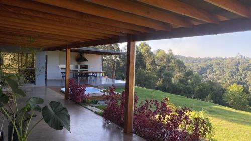 a porch of a house with a view of a hill at Casa com vista para as montanhas in Atibaia