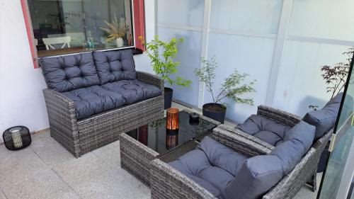 a living room with two chairs and a couch at Gemütliche Wohnung mit Garten in Horn-Bad Meinberg