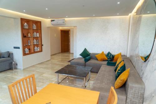 Χώρος καθιστικού στο Luxury 3 bedroom panoramic views in Hotspot with Fibre Optic Wifi and Netflix