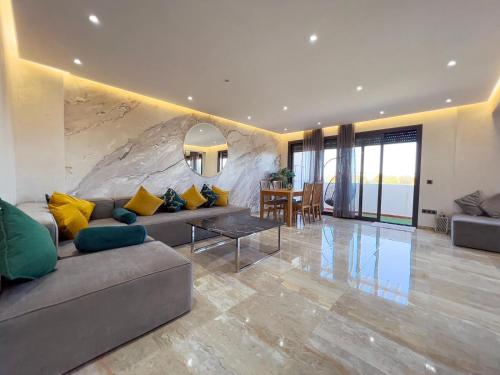 Istumisnurk majutusasutuses Luxury 3 bedroom panoramic views in Hotspot with Fibre Optic Wifi and Netflix