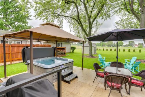 Zahrada ubytování Port Clinton Home Hot Tub, Steps to Portage River