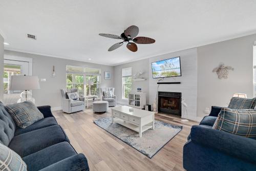 Posezení v ubytování Bear Point Cottage