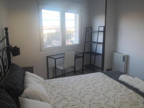 a bedroom with a bed and a window and a chair at O RECUNCHO DE MORA in Ribeira