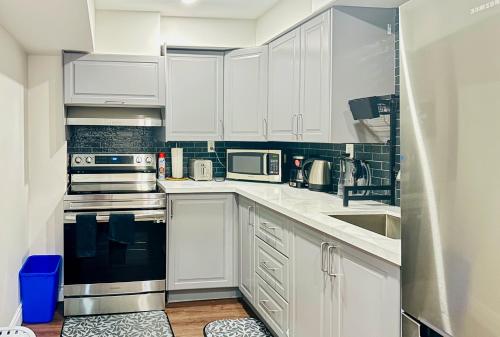 A kitchen or kitchenette at Spacious 2 Bedroom 1 bath Mississauga Basement Apartment