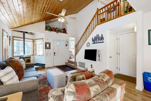 a living room with a couch and a tv at Little Pinecone Retreat in Truckee