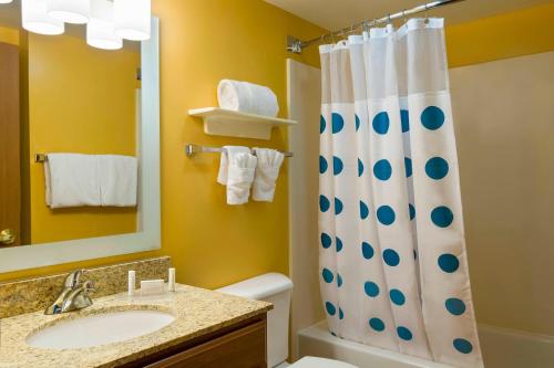 A bathroom at TownePlace Suites Mobile