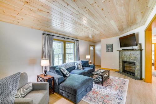 Fotografie z fotogalerie ubytování Porter Corners Home 10 Mi to Saratoga Race Course v destinaci Porter Corners