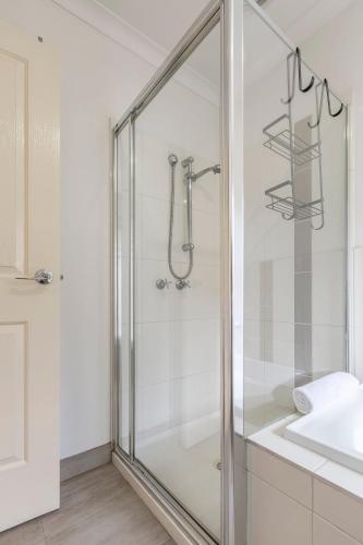 Un baño de VAQUAY Provence In South Morang