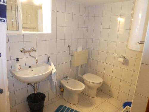 Bilik mandi di Apartments with a swimming pool Jelsa, Hvar - 22432