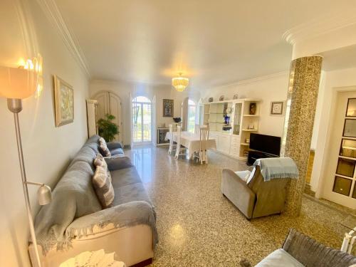 Μια τηλεόραση ή/και κέντρο ψυχαγωγίας στο Vila Lusa Marina