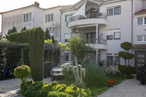 Apartments with a parking space Kastel Stari, Kastela - 23116