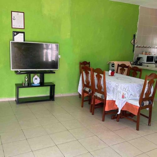 Televisyen dan/atau pusat hiburan di Casa Bonita Con Palapa