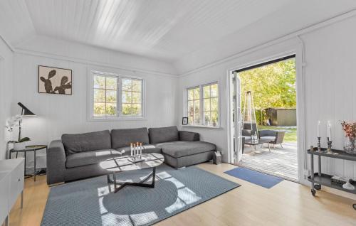 Χώρος καθιστικού στο 2 Bedroom Awesome Home In Hornbæk