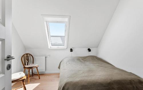 En eller flere senge i et værelse på 3 Bedroom Stunning Home In Bagenkop