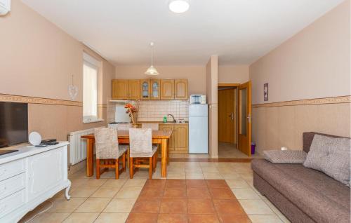 1 Bedroom Gorgeous Apartment In Dramalj
