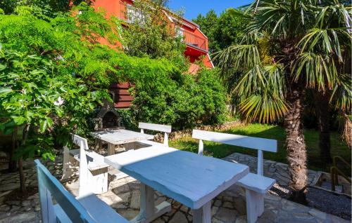 1 Bedroom Lovely Apartment In Dramalj