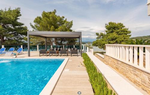 Πισίνα στο ή κοντά στο Stunning Apartment In Mrljane With Wifi