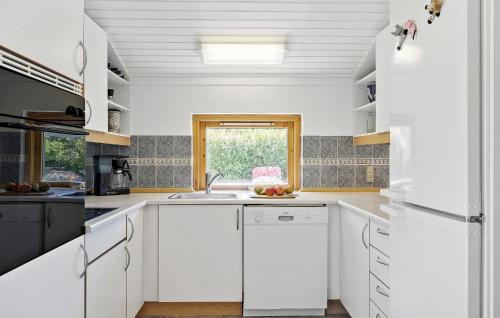 Η κουζίνα ή μικρή κουζίνα στο Cozy Home In Slagelse With Wifi
