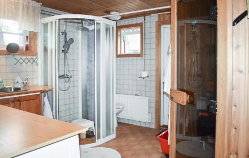 Un baño de Nice Home In Fjälkinge With Kitchen