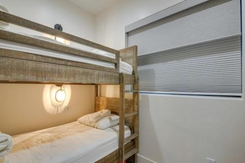 a bedroom with two bunk beds and a window at Alpine Mountain Escape in Beaver