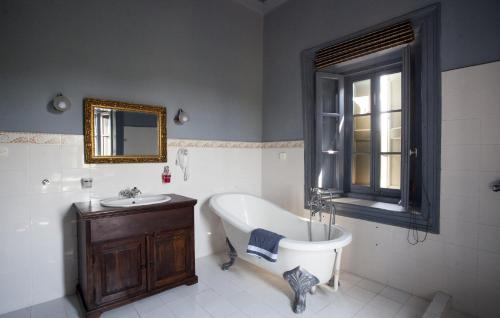 Ένα μπάνιο στο Chalantra Residence