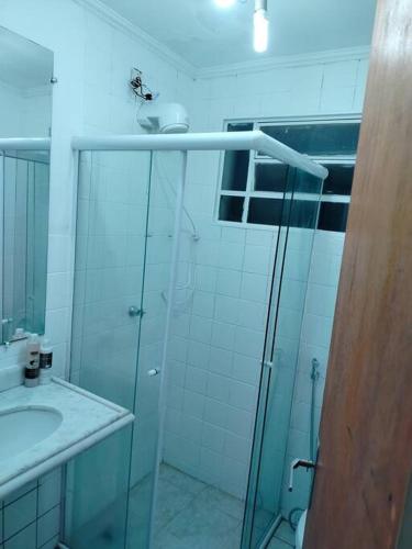 Bilik mandi di Ap. Piracicaba 5 minutos do Centro.