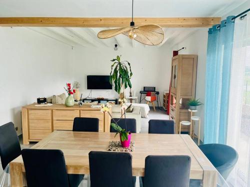 Photo de la galerie de l'établissement Maison de charme à Bardos, 6 pers, jardin, terrasse couverte, à 15 min de Bayonne - FR-1-495-138, à Bardos