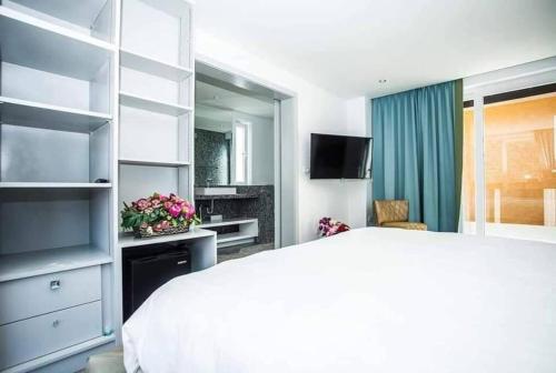 Katil atau katil-katil dalam bilik di Stylish Pool Villa 63F - Koh Chang