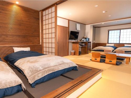 Postel nebo postele na pokoji v ubytování Nozawa Onsen Azegamikan