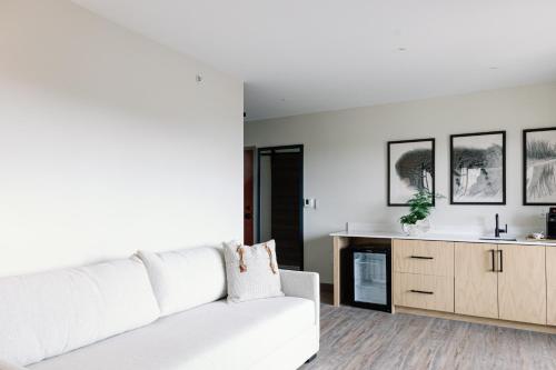 a white living room with a white couch at The Embers Hotel in Blowing Rock