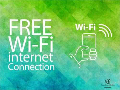 a hand holding a cell phone with wifi internet connection at Daiwa Roynet Hotel Chiba Ekimae in Chiba