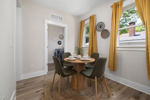 Φωτογραφία από το άλμπουμ του Brand New 4bd - Modern - Prime Location - Spacious σε Ράλεϊ