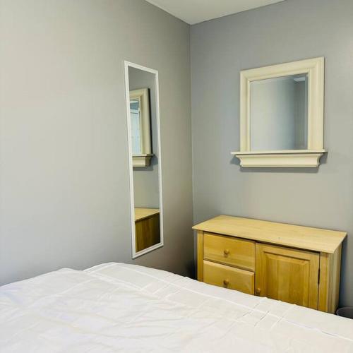 Cama o camas de una habitación en Ocean Block Oasis, 2-Bed Condo