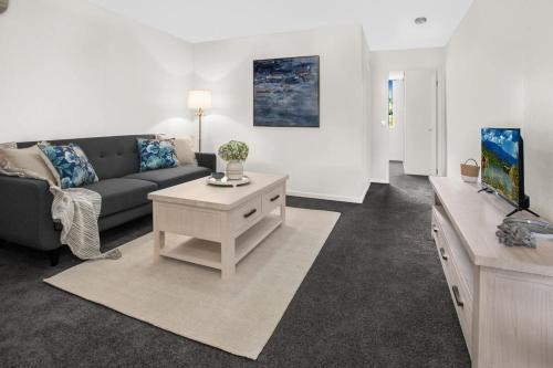 Ruang duduk di 2-Bed Near Brisbane CBD with Pool Sauna & BBQ