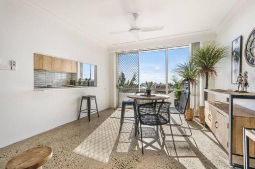 Φωτογραφία από το άλμπουμ του 2 Bedroom Coastal getaway with ocean views! σε Port Macquarie
