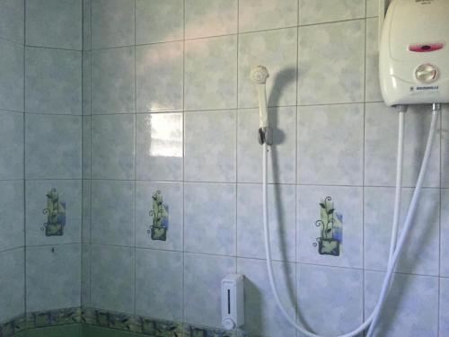 a shower with a hose in a bathroom at Sin U Rai Resort in Ko Larn