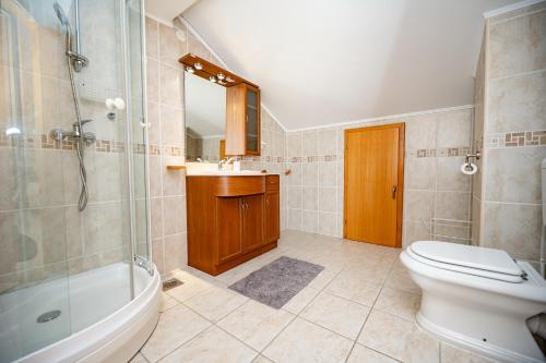 Koupelna v ubytování SunSea Apartments