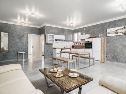 Luxury Apartments-LA Dino Maky