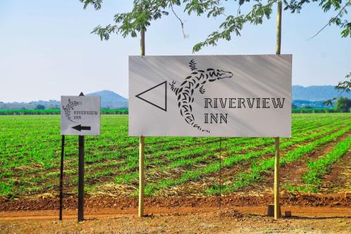Ein Zertifikat, Auszeichnung, Logo oder anderes Dokument, das in der Unterkunft Riverview Inn ausgestellt ist