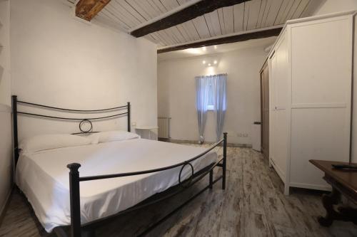 Een bed of bedden in een kamer bij Albergo diffuso e Scuderie VGB
