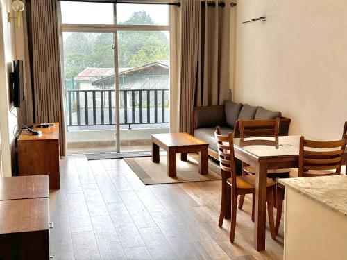 Ruang duduk di Lake View Residencies