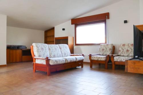 a living room with two chairs and a couch at Casa in zona residenziale in Nettuno