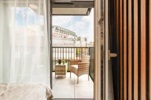 a balcony with a bed and a table and chairs at Stylowe Apartamenty w Centrum in Wrocław