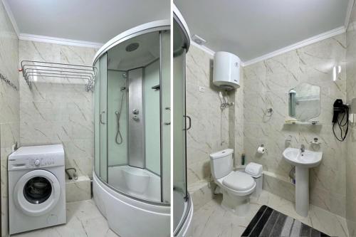 Ένα μπάνιο στο Raduga West 'Azure' Apartment