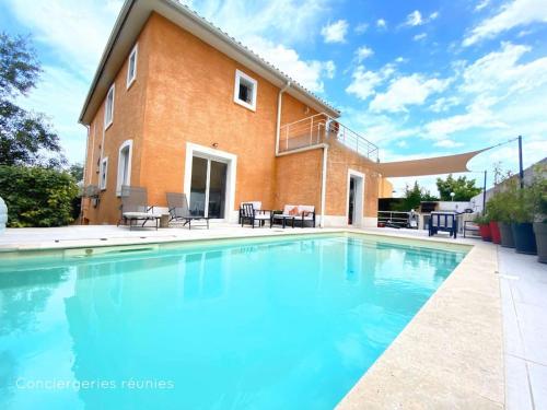 Côté sud - spacieuse et lumineuse villa