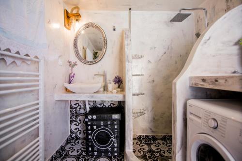Ένα μπάνιο στο Farma House Vasilo - Escape Cottage Retreat